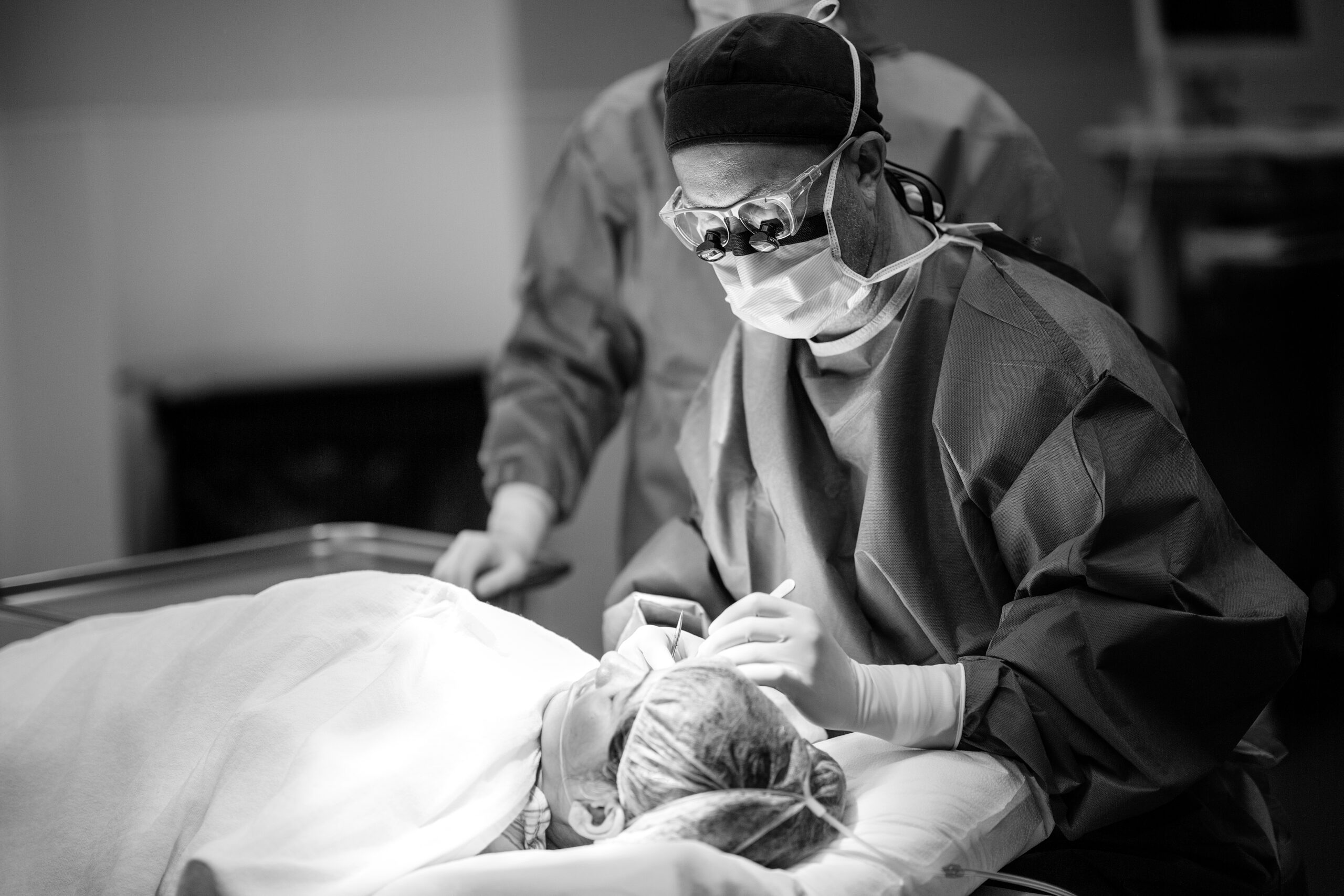 Seiff Center specialist consulting with patient before treatment