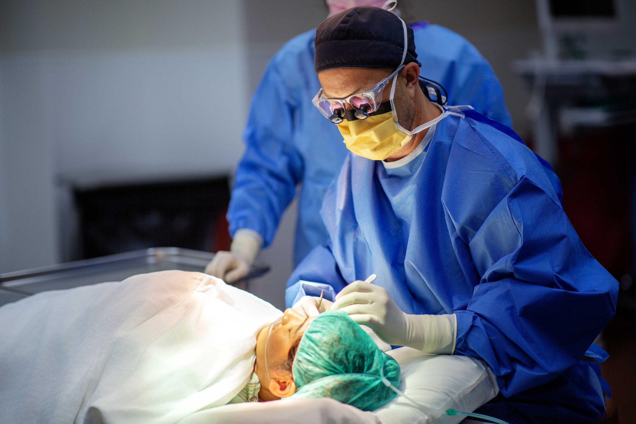 Seiff Center specialist performing surgery