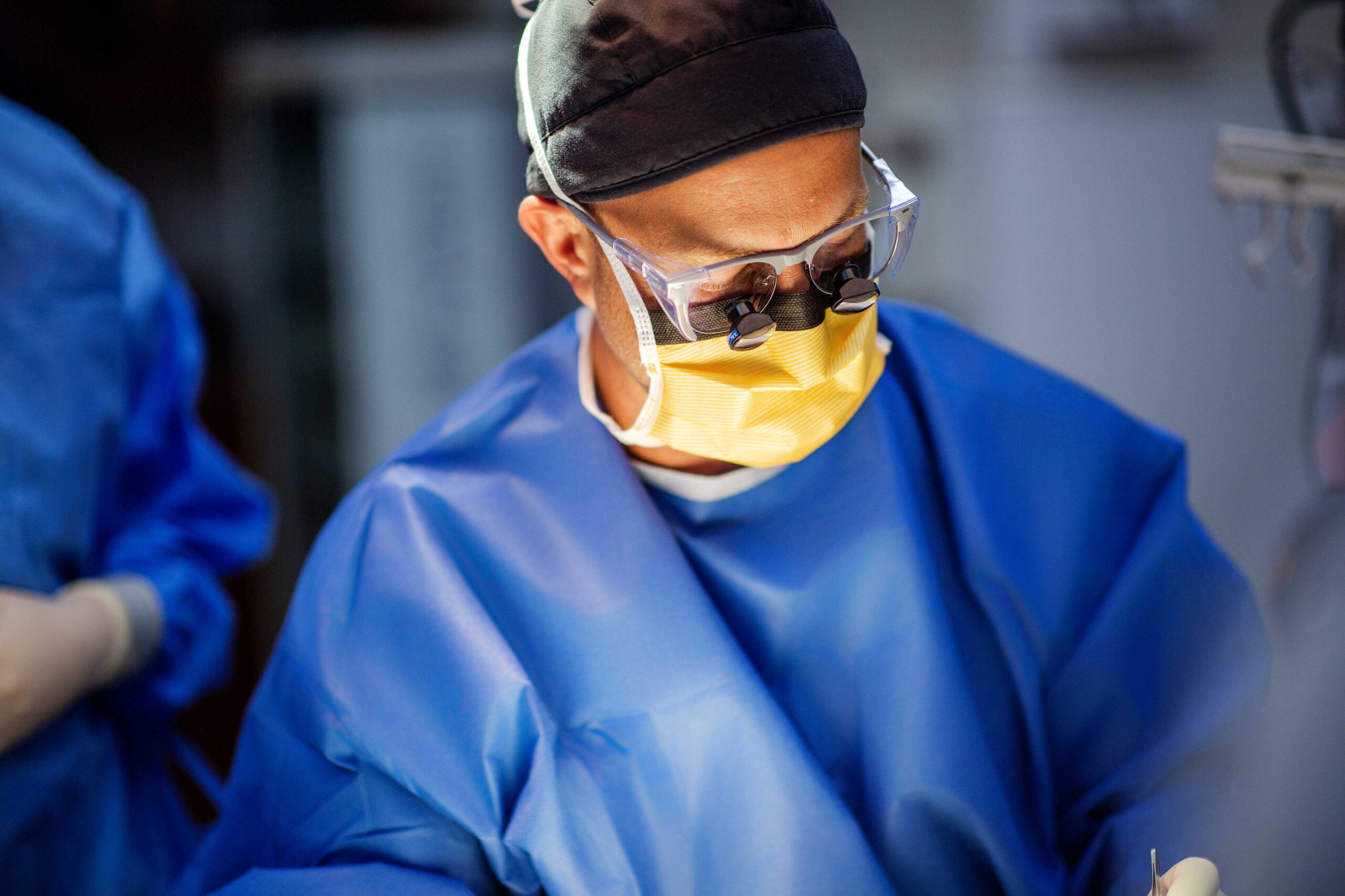 Surgeon preparing for eyelid lift procedure at Seiff Center