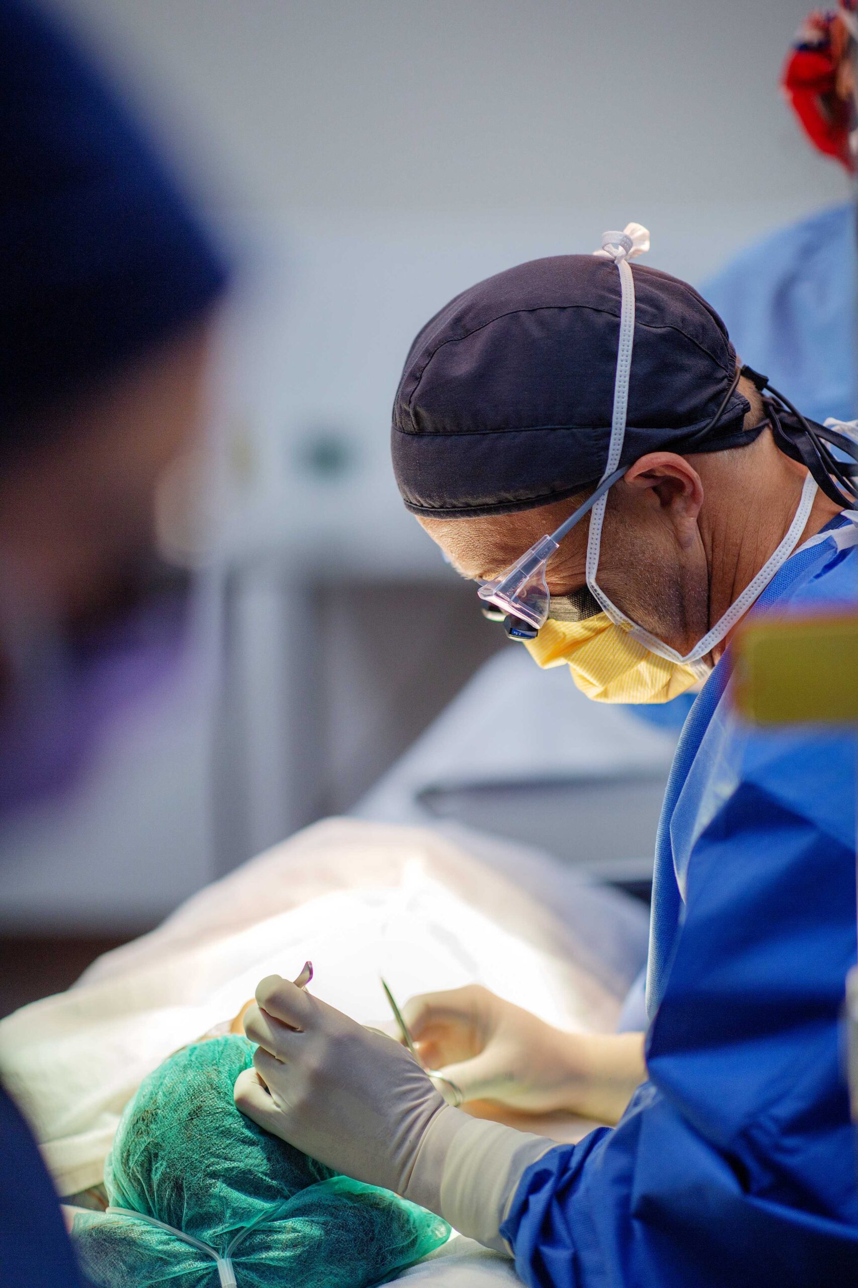 Surgeon focused on performing cosmetic procedure at Seiff Center