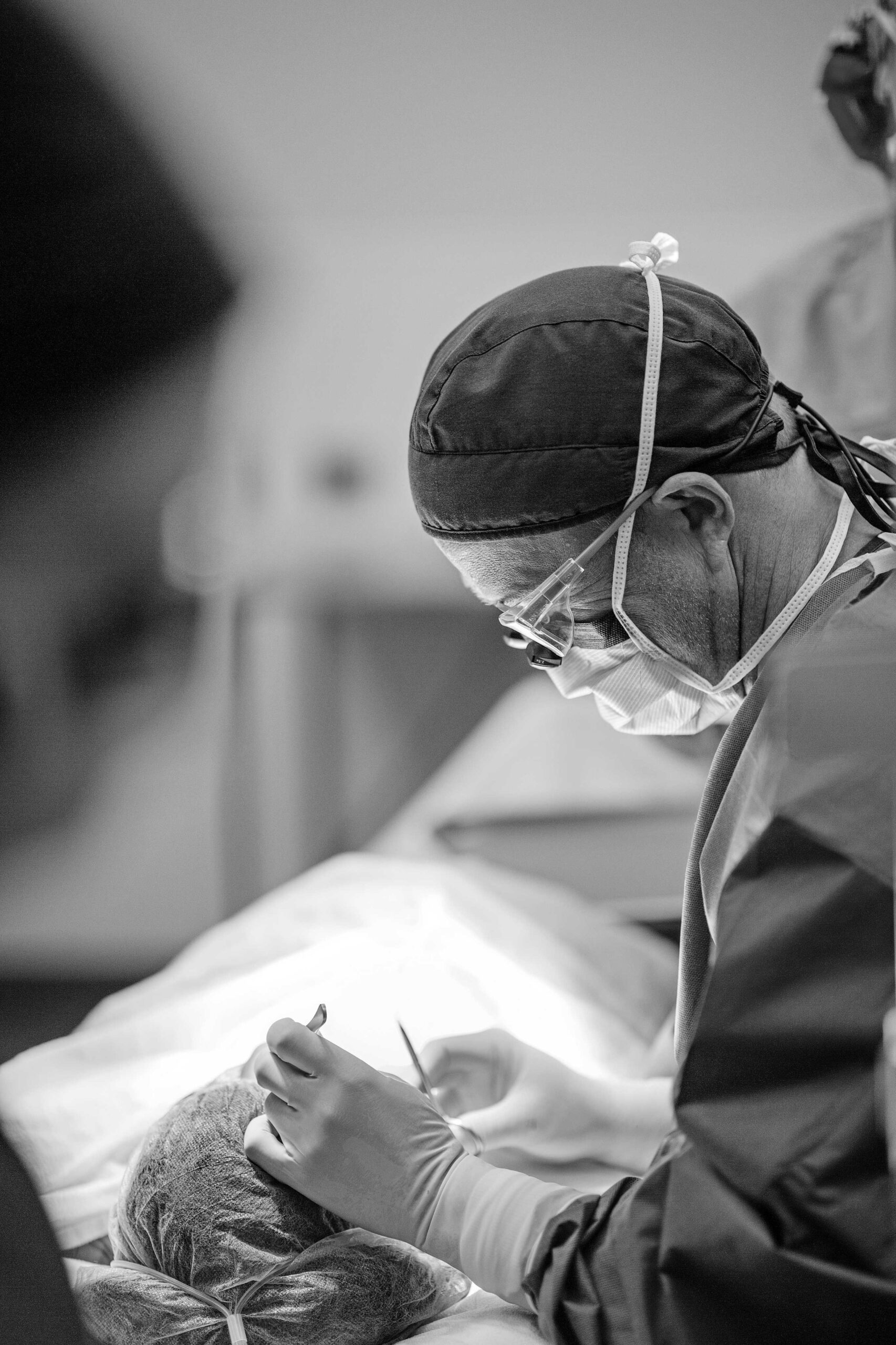 Surgeon focused on performing cosmetic procedure at Seiff Center